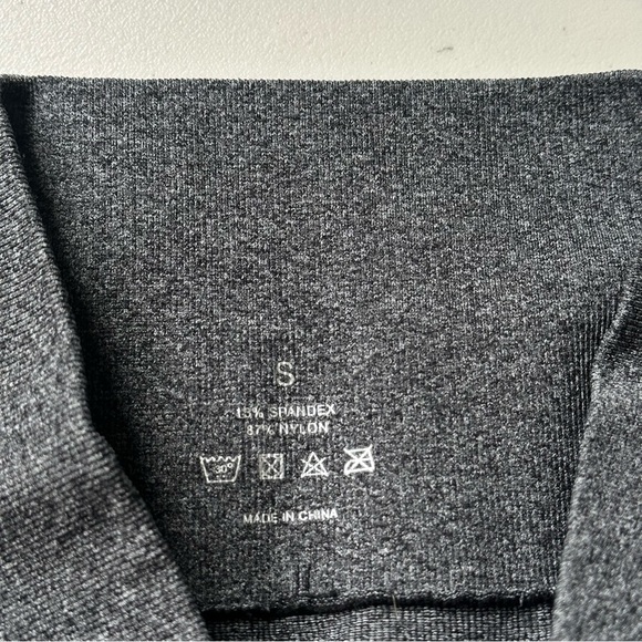 NVGTN Biker Shorts Size Small Black Speckled Seamless High Waisted Compressive - Picture 5 of 5